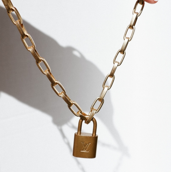 ❣️ SOLD ❣️LV Lock Chain Necklace - Picture 3 of 6